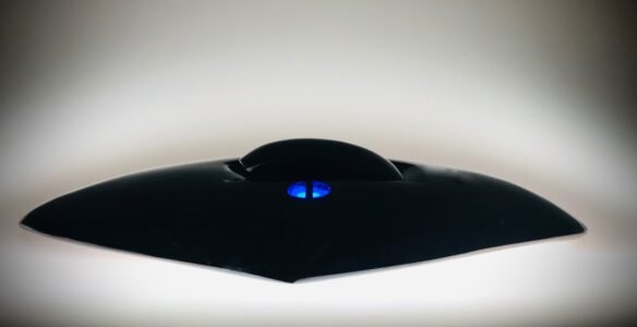 Colección: Ciencia Mineral
Titulo: Pleyades
Técnica: Obsidiana y cuarzo
Medidas: 0,25 x 0,13 m
Año: 2020